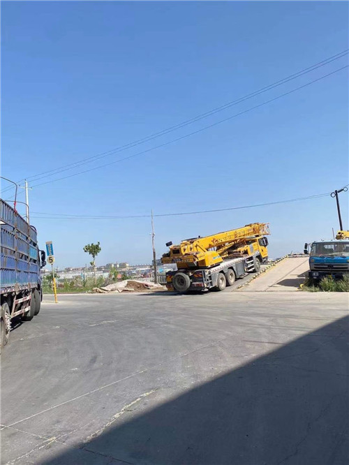 河津市25吨吊车的租赁价格大概是多少？