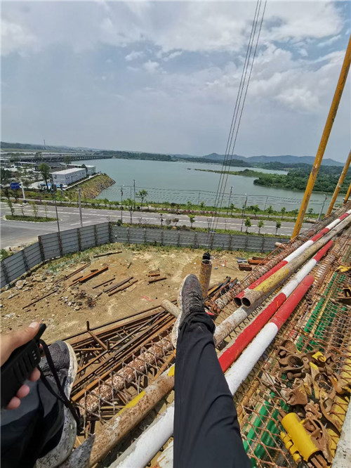 河津市作业中发生设备损坏或人员意外，责任怎么划分？